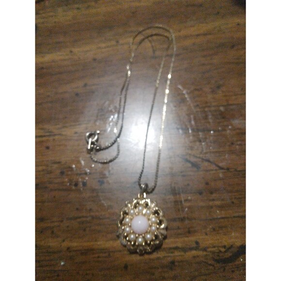 Vintage Signed Sarah Coventry Faux Pearl Pendant With G.F. Chain - Picture 3 of 5